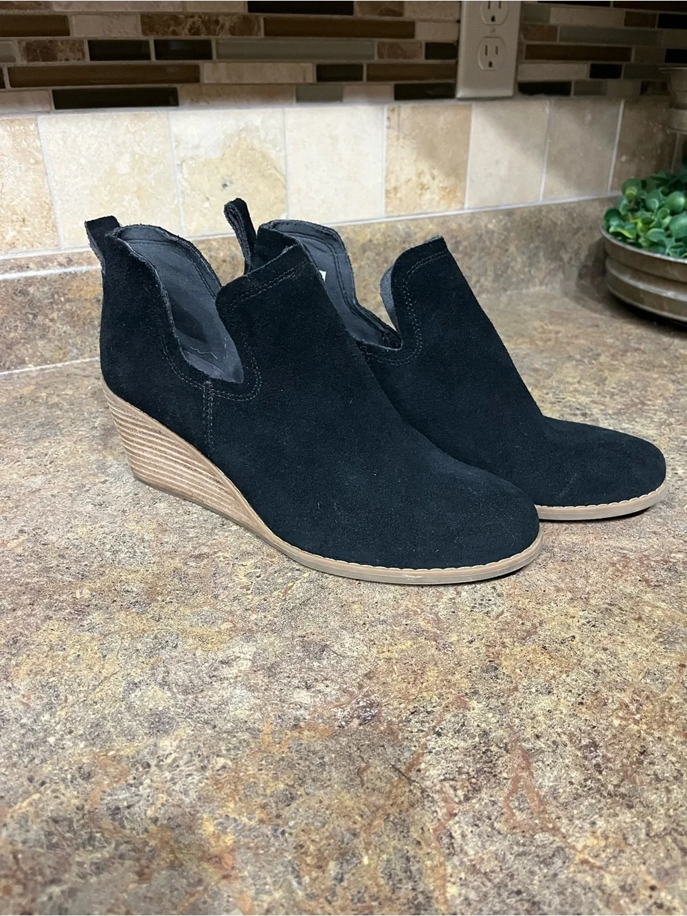 TOMS Black Suede Wedge Ankle Booties Cutout Stacked Heel Sz 8.5 Fall Winter